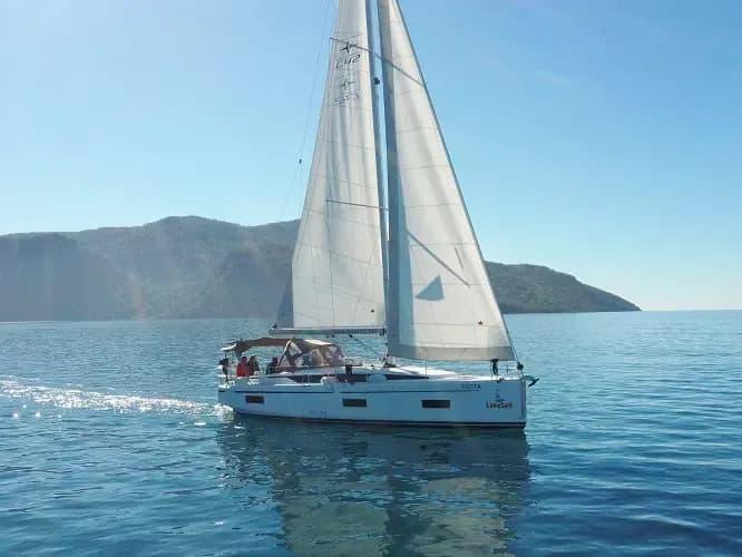 Bavaria C42 (2021)